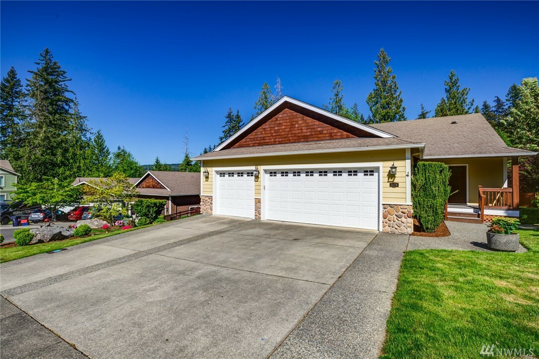 Property Photo:  1376 N Parkstone Ct  WA 98229 