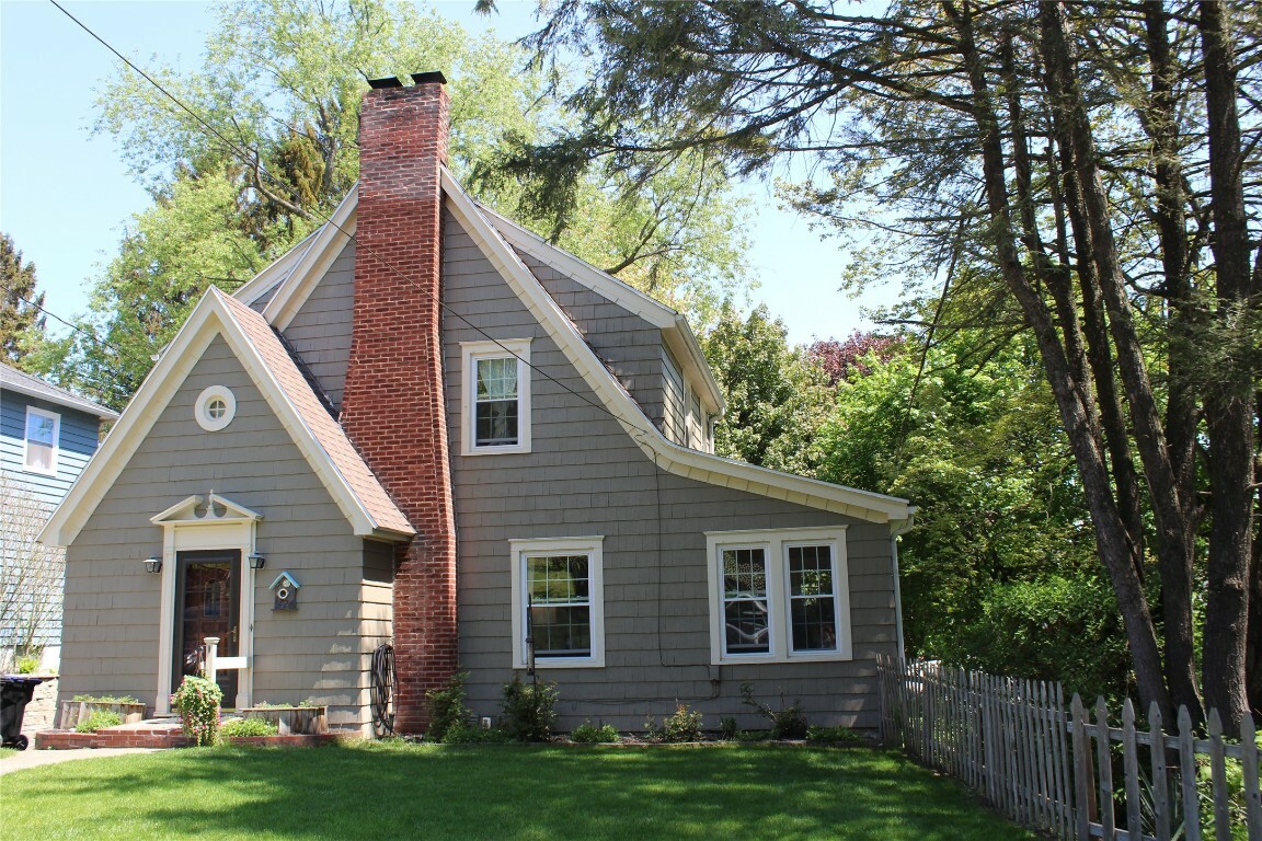 Property Photo:  122 Iris Drive  NY 13905 