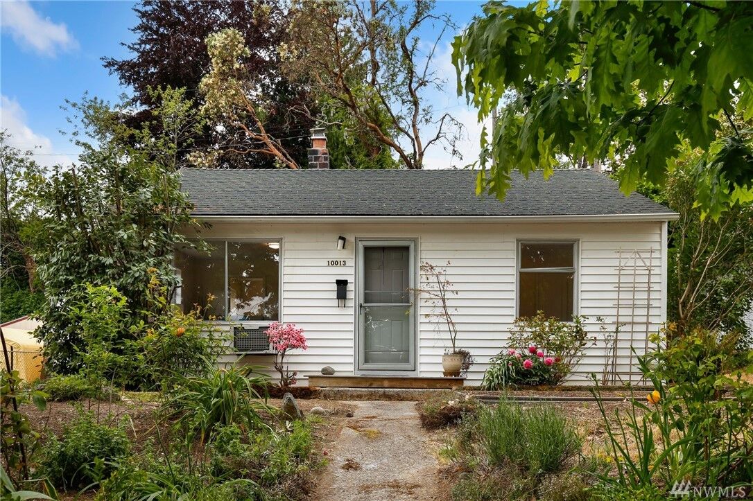 Property Photo:  10013 32nd Ave SW  WA 98146 