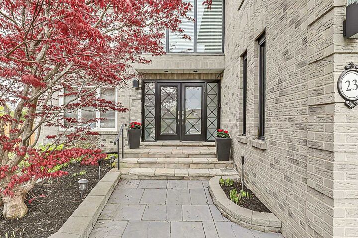 Property Photo:  23 Green Acres Rd  ON L4J 4S1 