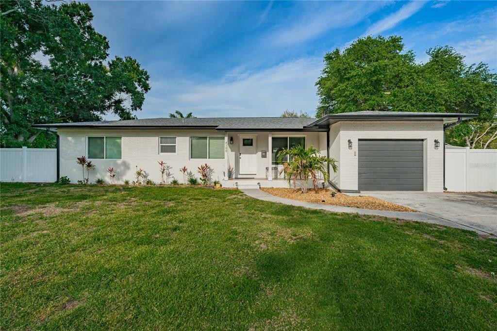 Property Photo:  4100 Alberca Way S  FL 33712 