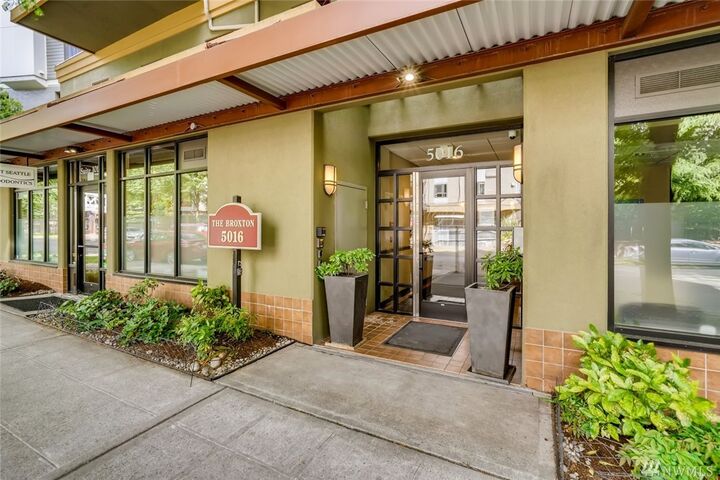 Property Photo:  5016 California Ave SW 705  WA 98136 