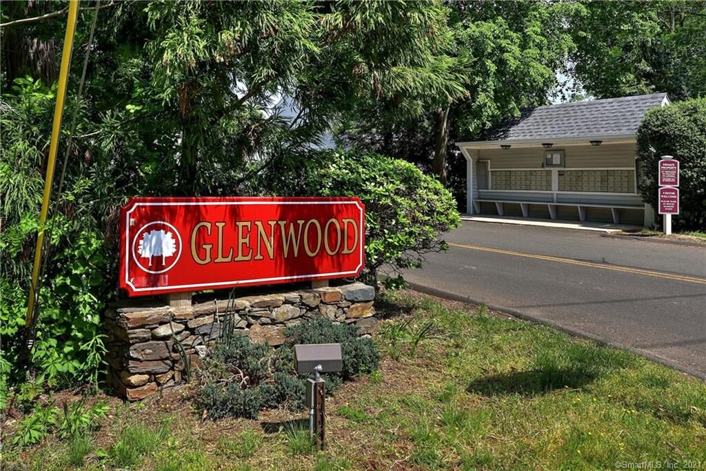 Property Photo:  1 Greenview Lane 1  CT 06461 