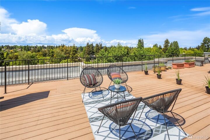 Property Photo: 9057 Greenwood Ave N 407 WA 98103