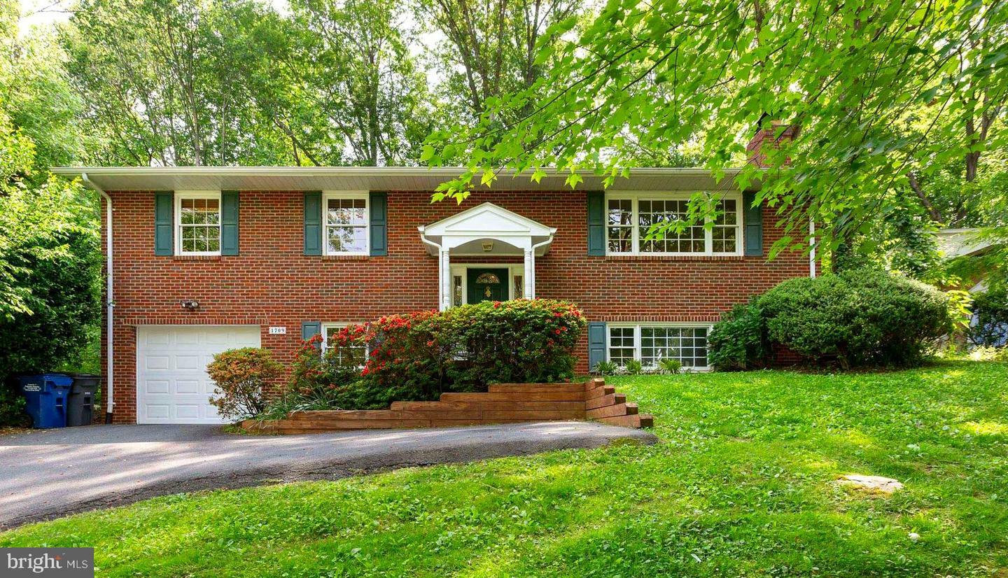 Property Photo:  1709 Valley Avenue  VA 22101 