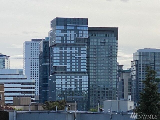 Property Photo:  231 Belmont Ave E 303  WA 98102