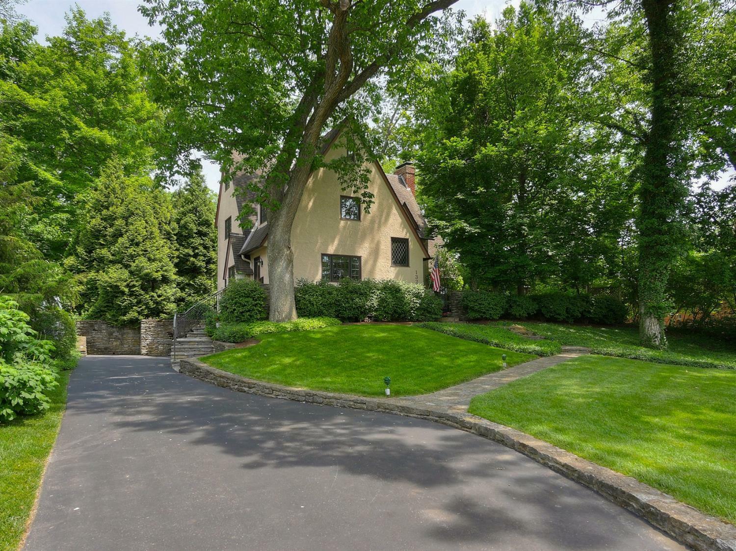 Property Photo:  1322 Delta Ave  OH 45208 