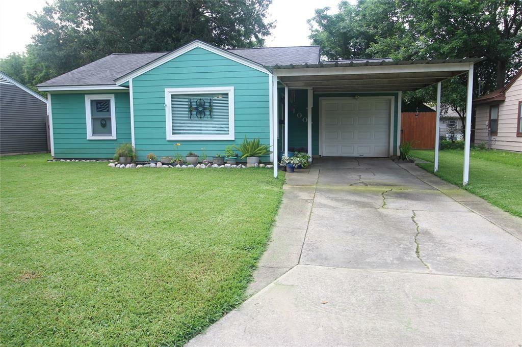 Property Photo:  1007 Largo Street  TX 77520 