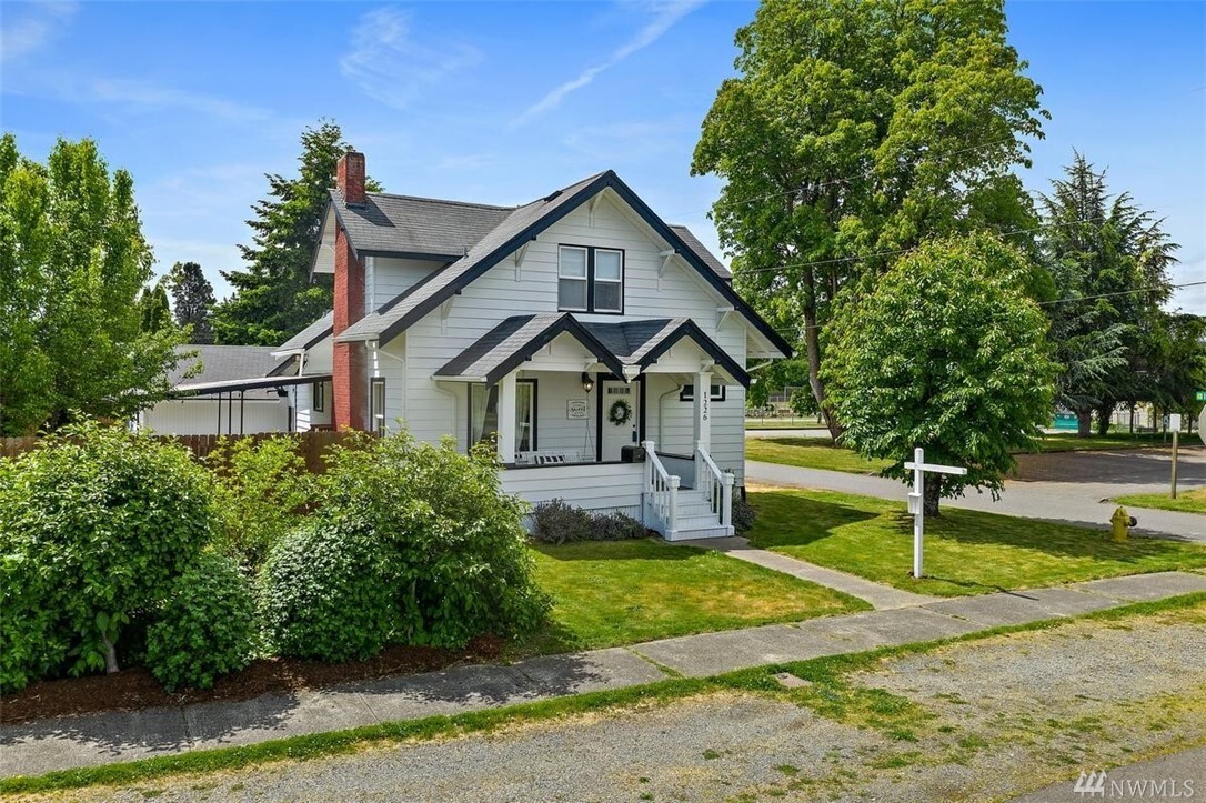 Property Photo: 1226 8th Ave NW WA 98371