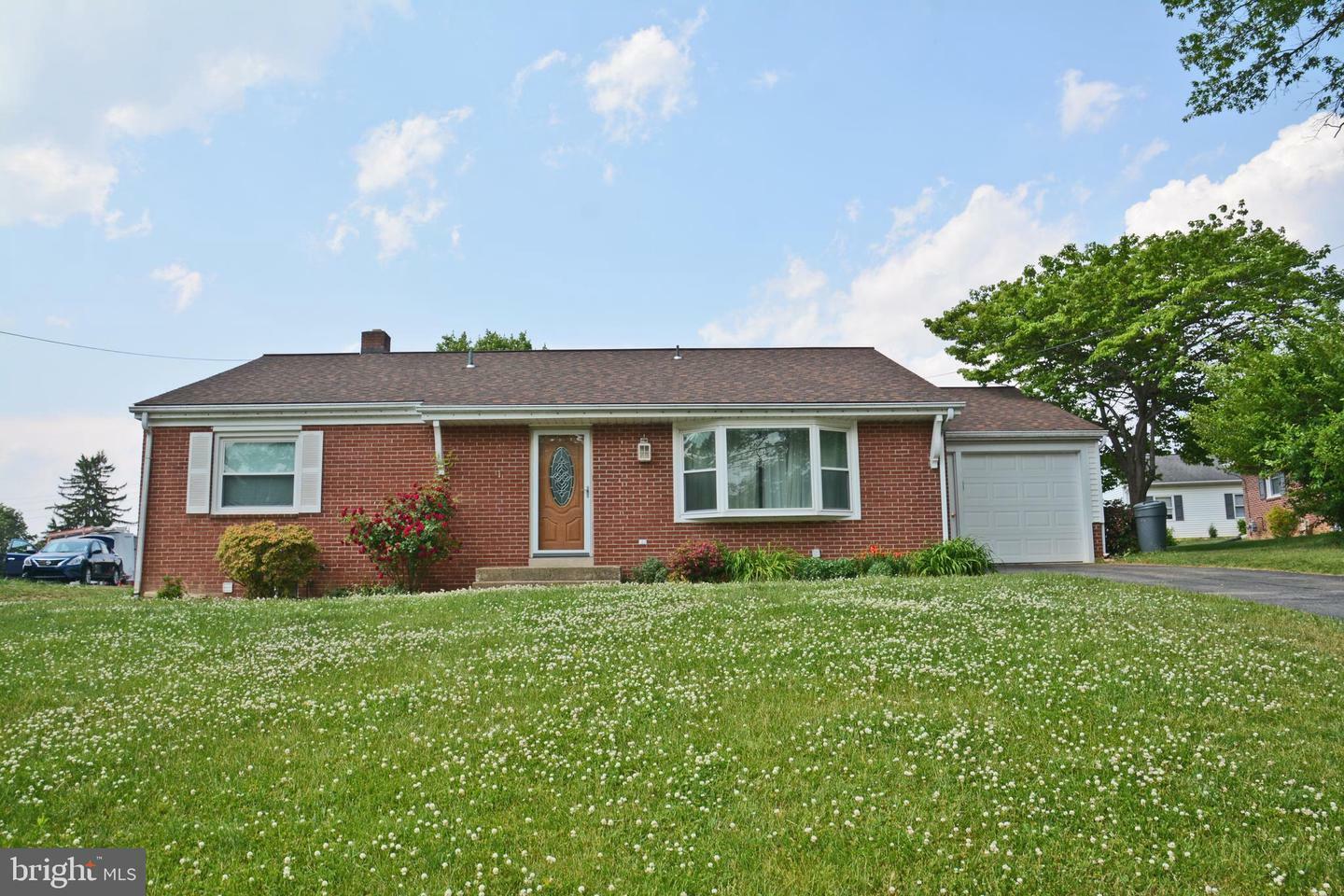 Property Photo:  58 Tennyson Drive  PA 17602 