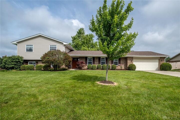 2439 S Old Oaks Drive  Beavercreek OH 45431 photo