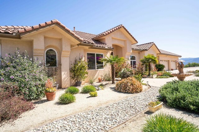 Property Photo:  15680 Rim Of The Valley  CA 92082 