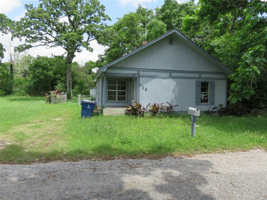 929 W Rice Street  Denison TX 75020 photo