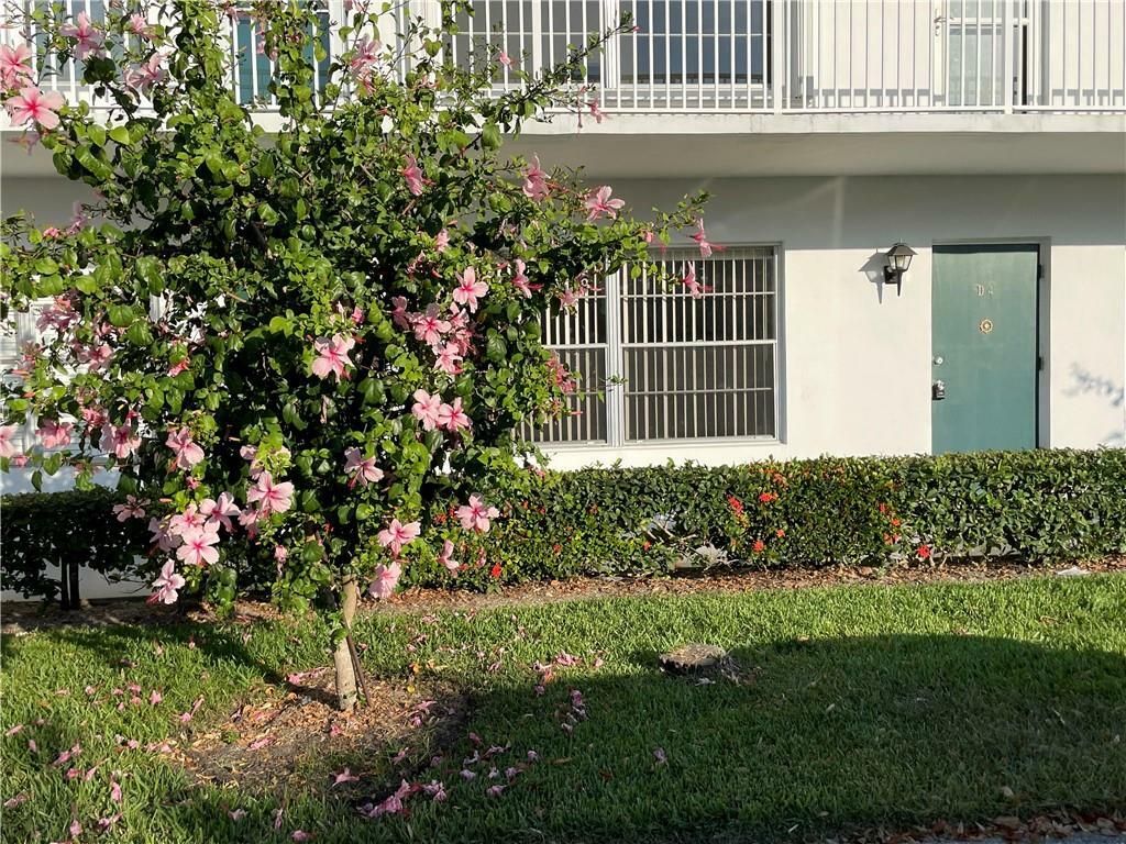 Property Photo:  2800 Indian River Boulevard D4  FL 32960 