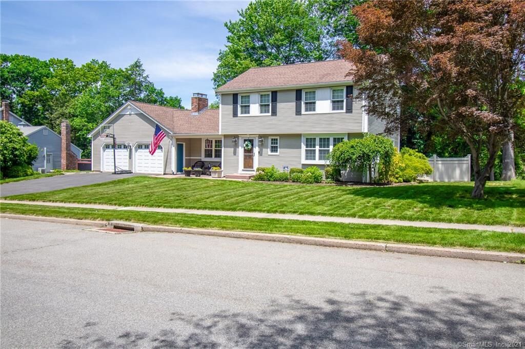 Property Photo: 231 Royal Oak Circle CT 06450