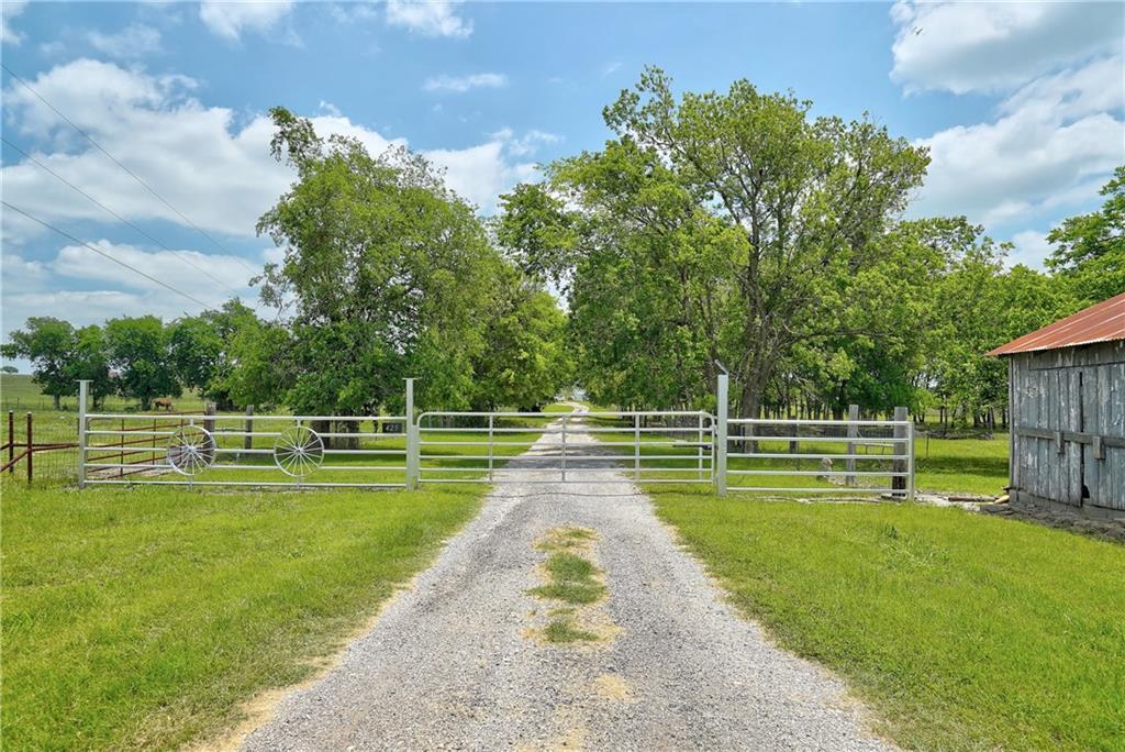 Property Photo: 425 Private Road 915 Road TX 78626