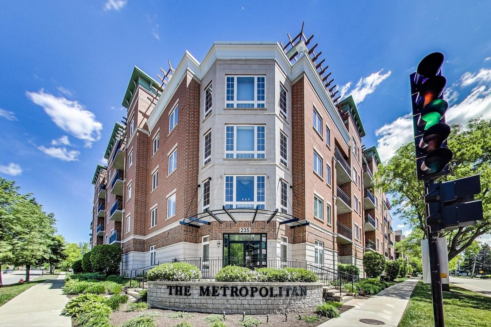 Property Photo: 235 N Smith Street 207 IL 60067