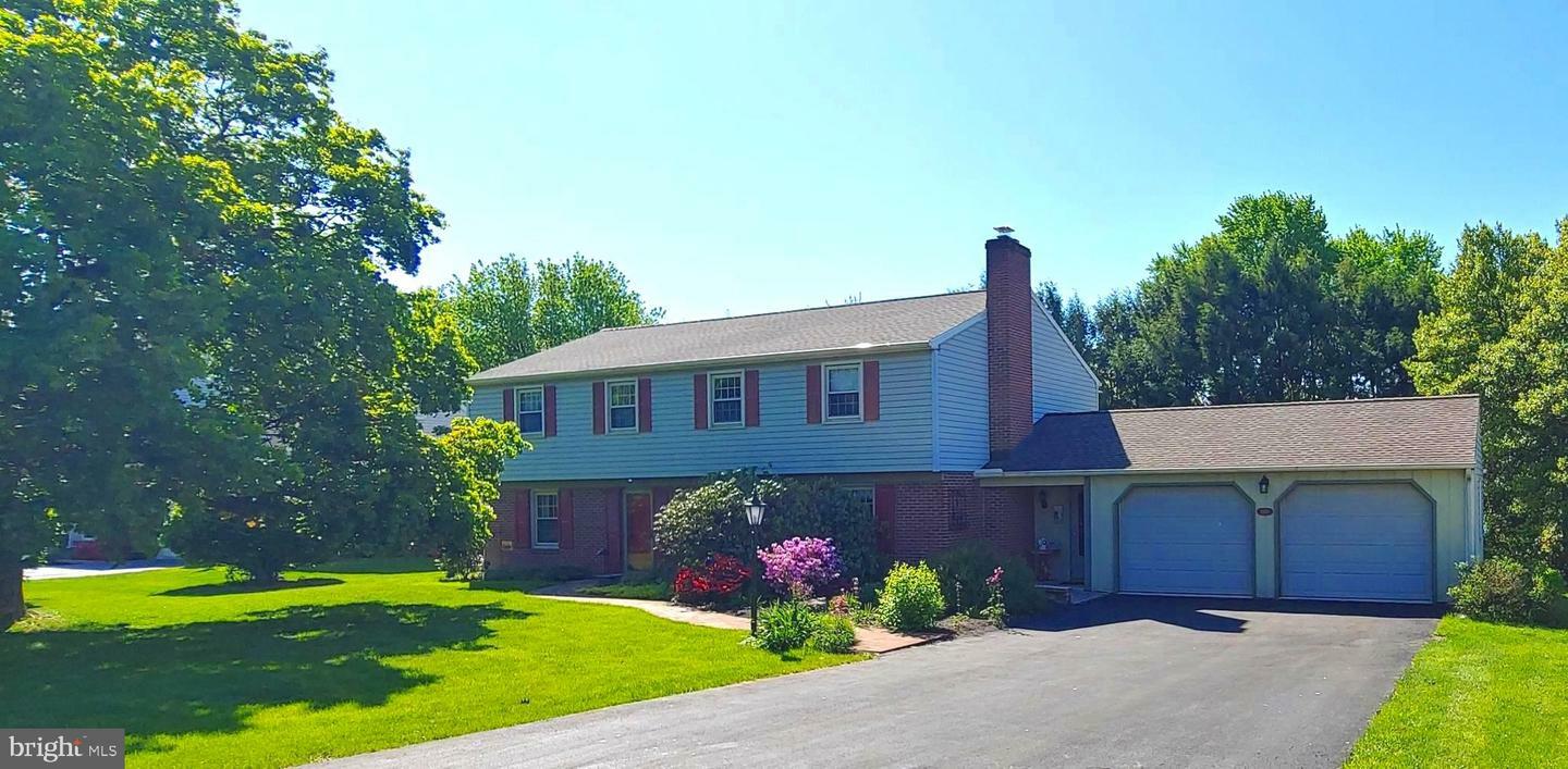 Property Photo:  2608 Beechwood Road  PA 17601 