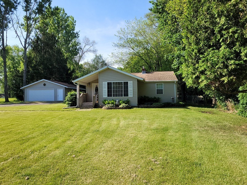 Property Photo:  117 Hillview Rd  WI 53191 