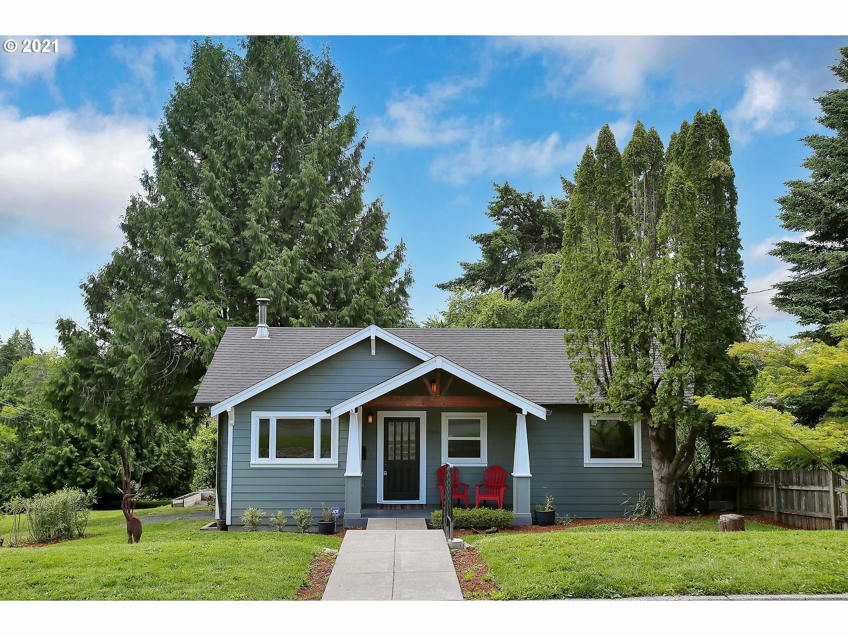 Property Photo: 8335 SW 8th Ave OR 97219