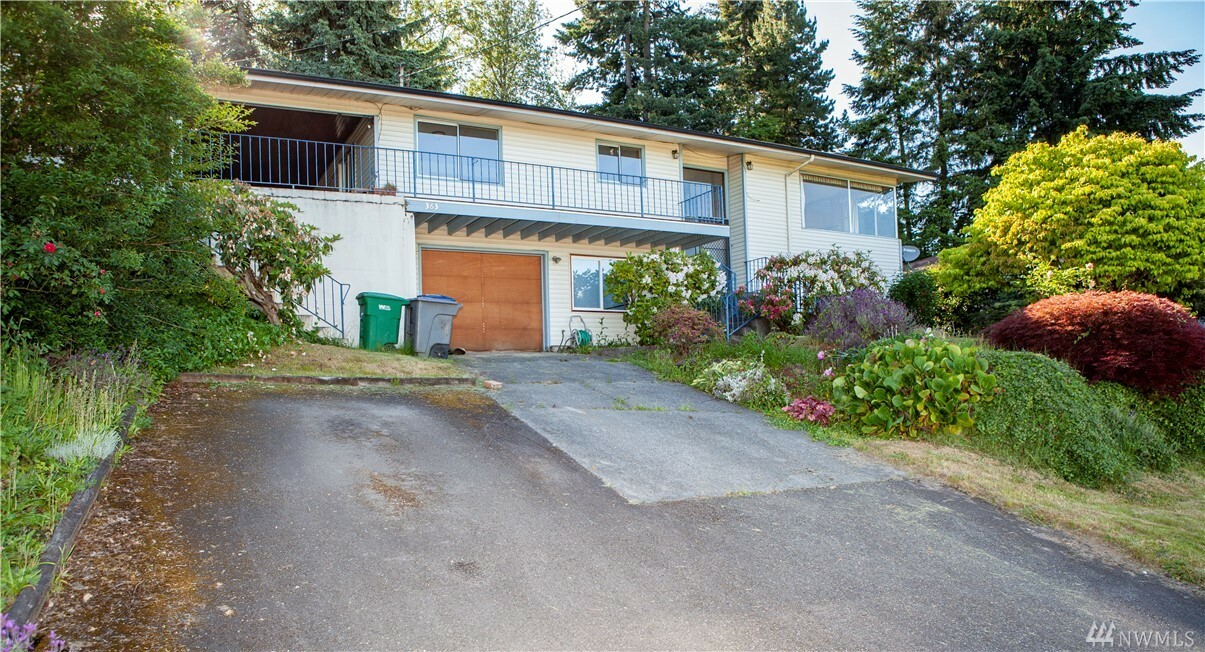 Property Photo:  363 Lind Ave NW  WA 98057 