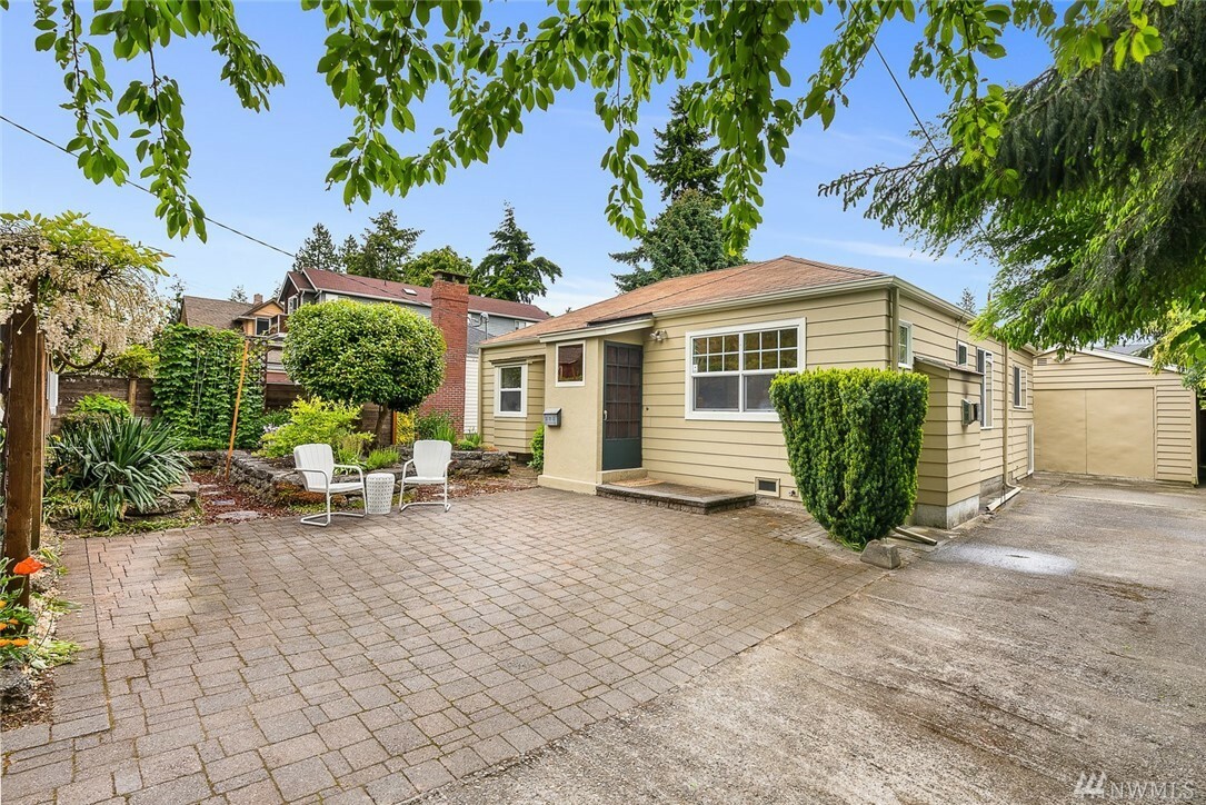 Property Photo:  8522 Ashworth Ave N  WA 98103 