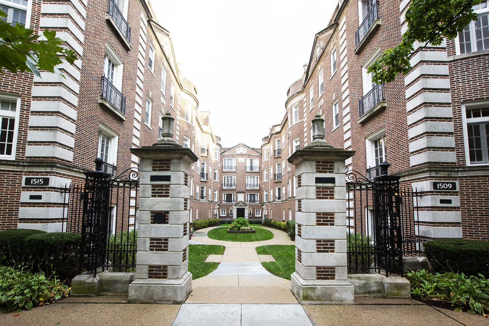 Property Photo: 1515 Hinman Avenue 2E IL 60201