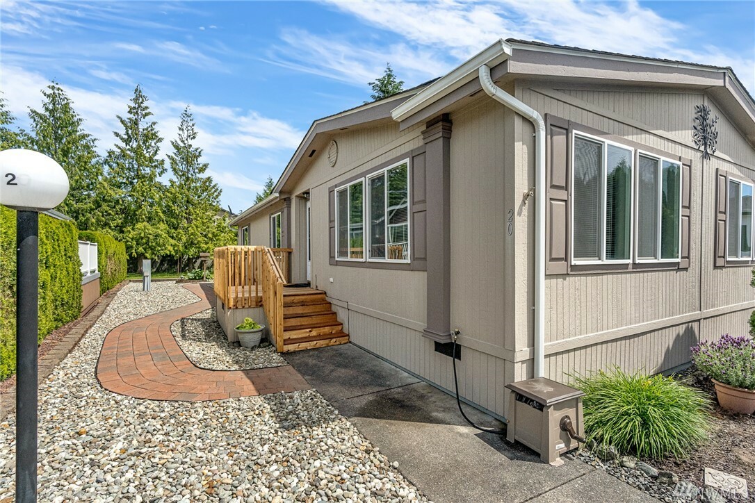 Property Photo: 14727 43rd Ave NE 20 WA 98271