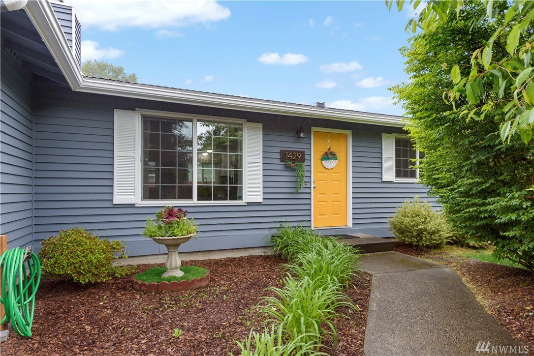 Property Photo: 1429 227th Place SW WA 98021