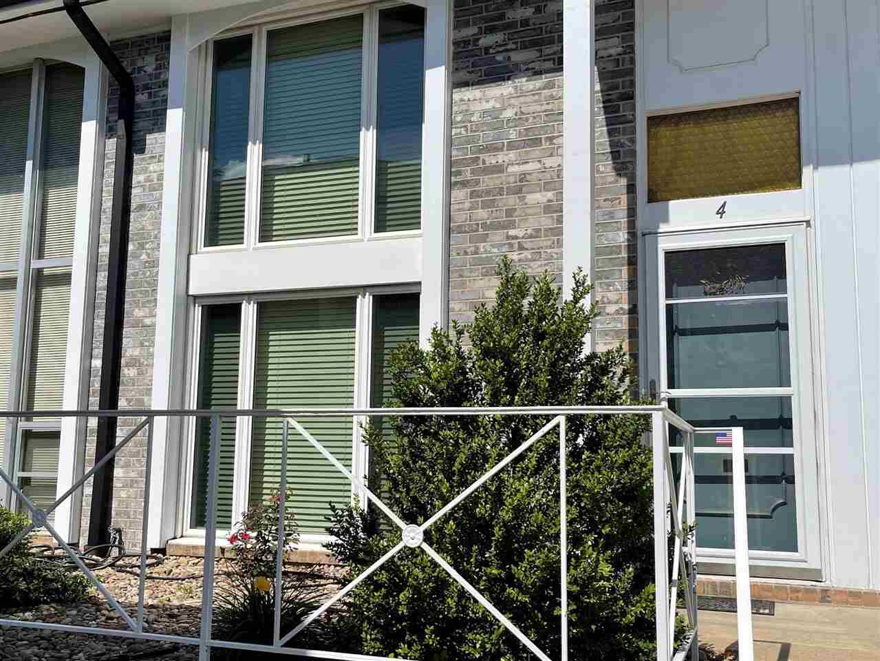 Property Photo: 725 N Stackman Dr Apt 4 KS 67203