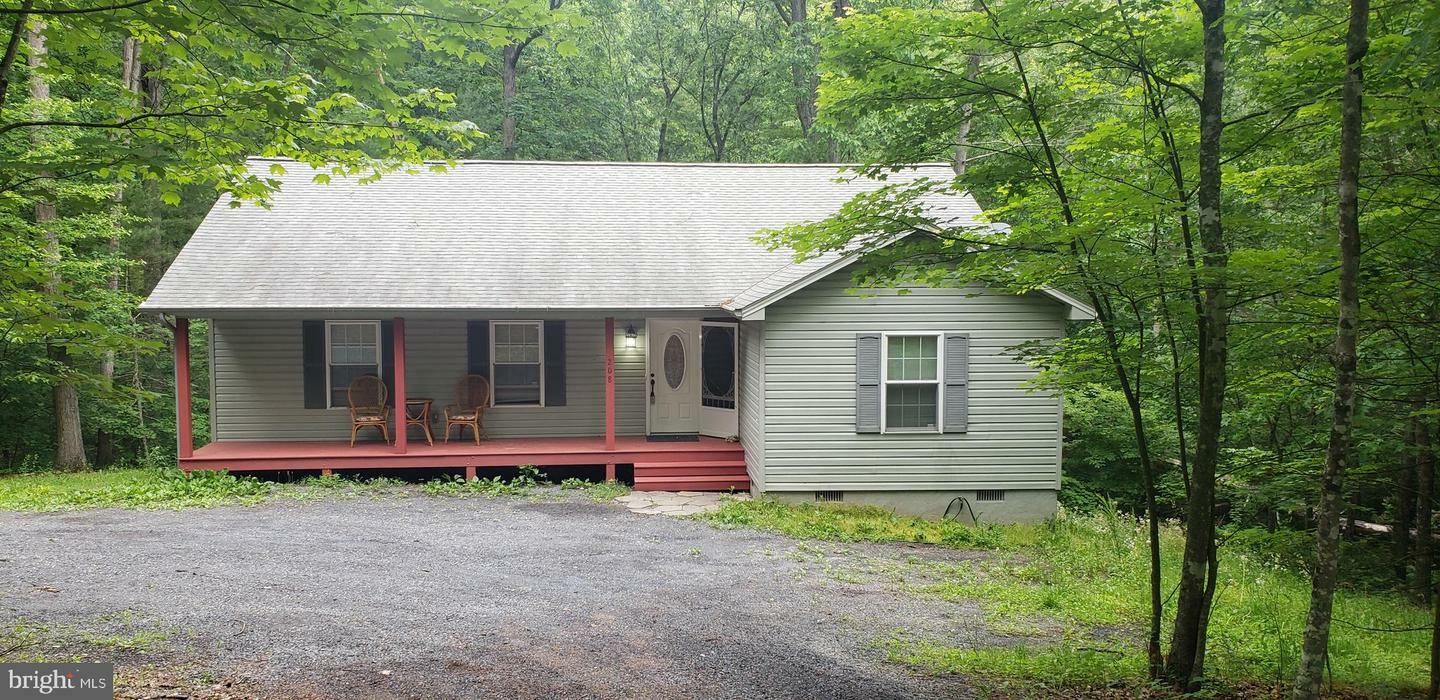 Property Photo:  208 Hemlock Street  VA 22842 