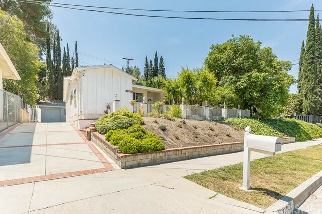 Property Photo:  22028 Tiara Street  CA 91367 