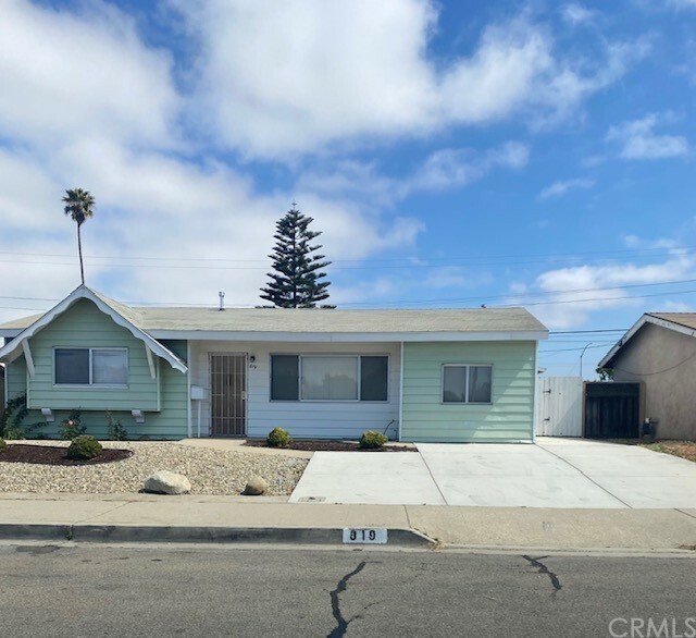 Property Photo:  819 W Harding Avenue  CA 93458 