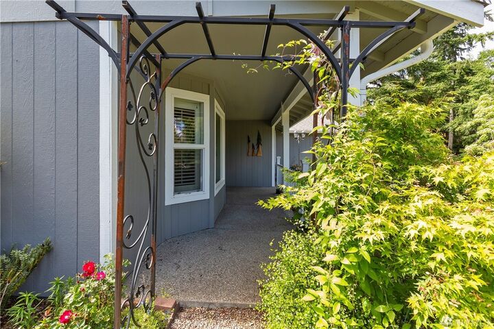 Property Photo:  51 NE Rainier Place N  WA 98528 