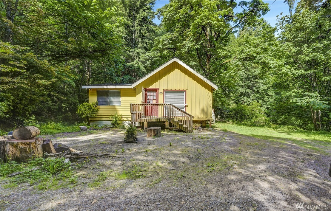 Property Photo:  9567 180th St NE  WA 98052 