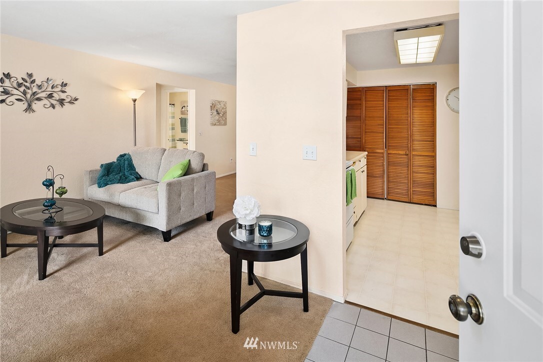 Property Photo: 9494 Redmond-Woodinville Rd NE B-205 WA 98052