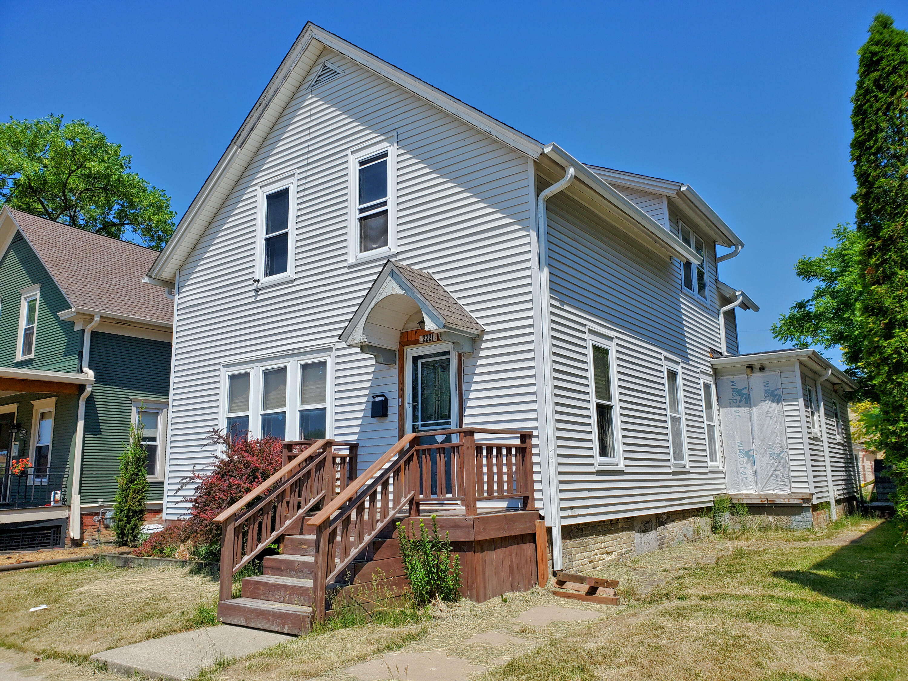 Property Photo:  2221 Superior St  WI 53402 