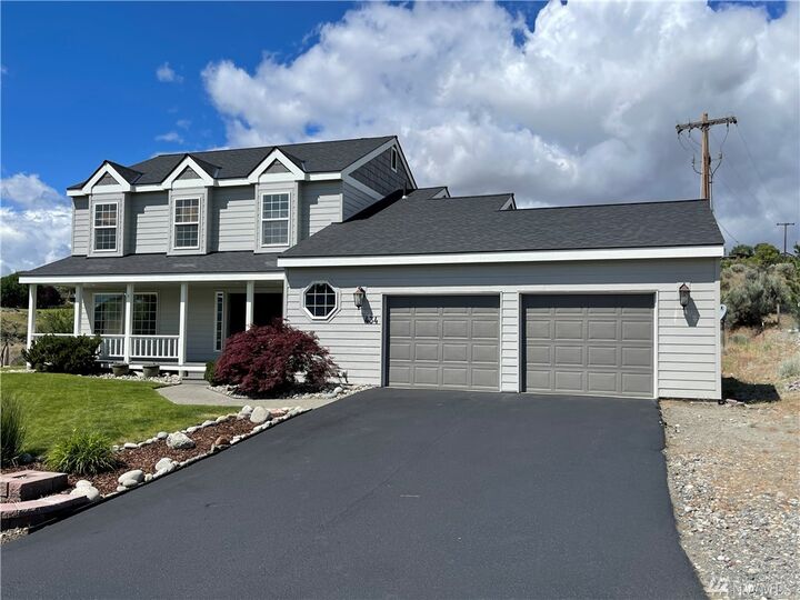 Property Photo: 434 Hillcrest Cir WA 98841