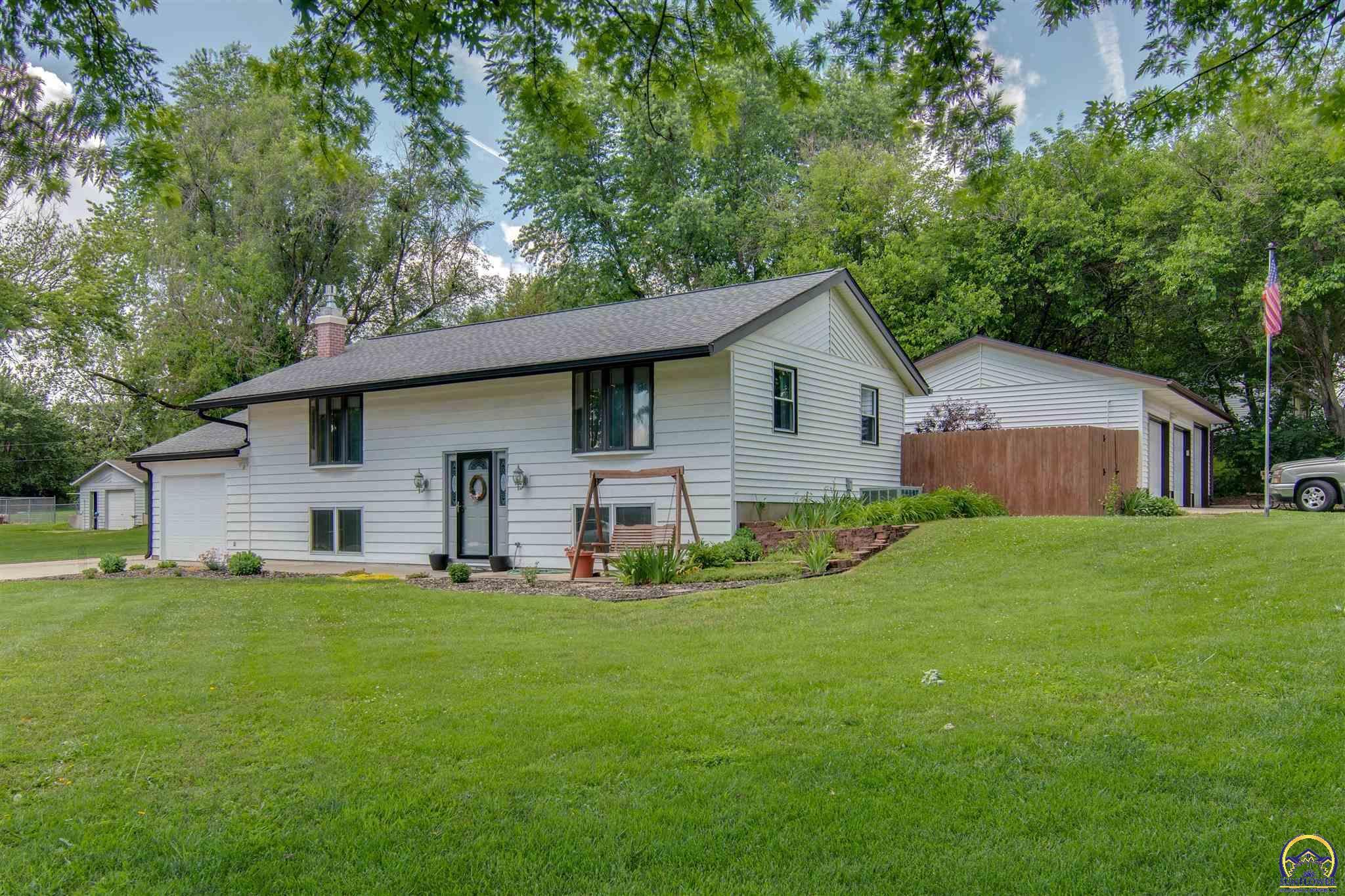 Property Photo: 4445 NW Mission Rd KS 66618