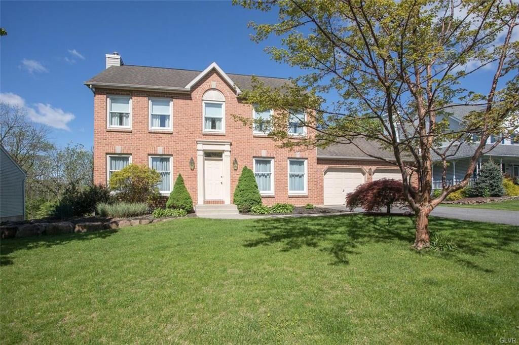 Property Photo: 207 Aster Street PA 18064