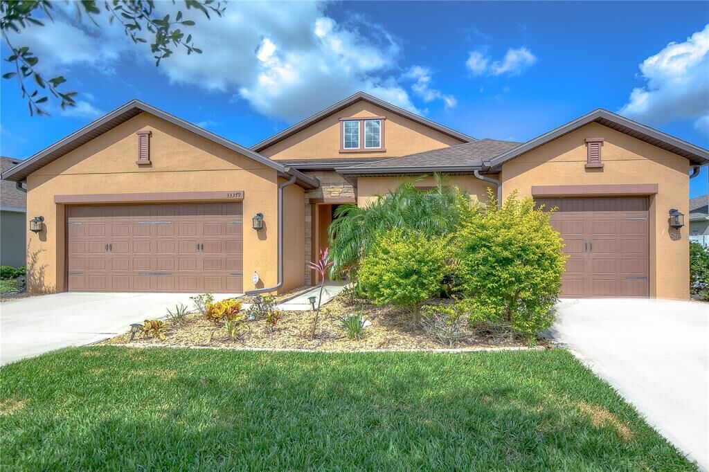 Property Photo:  33379 Azalea Ridge Drive  FL 33545 