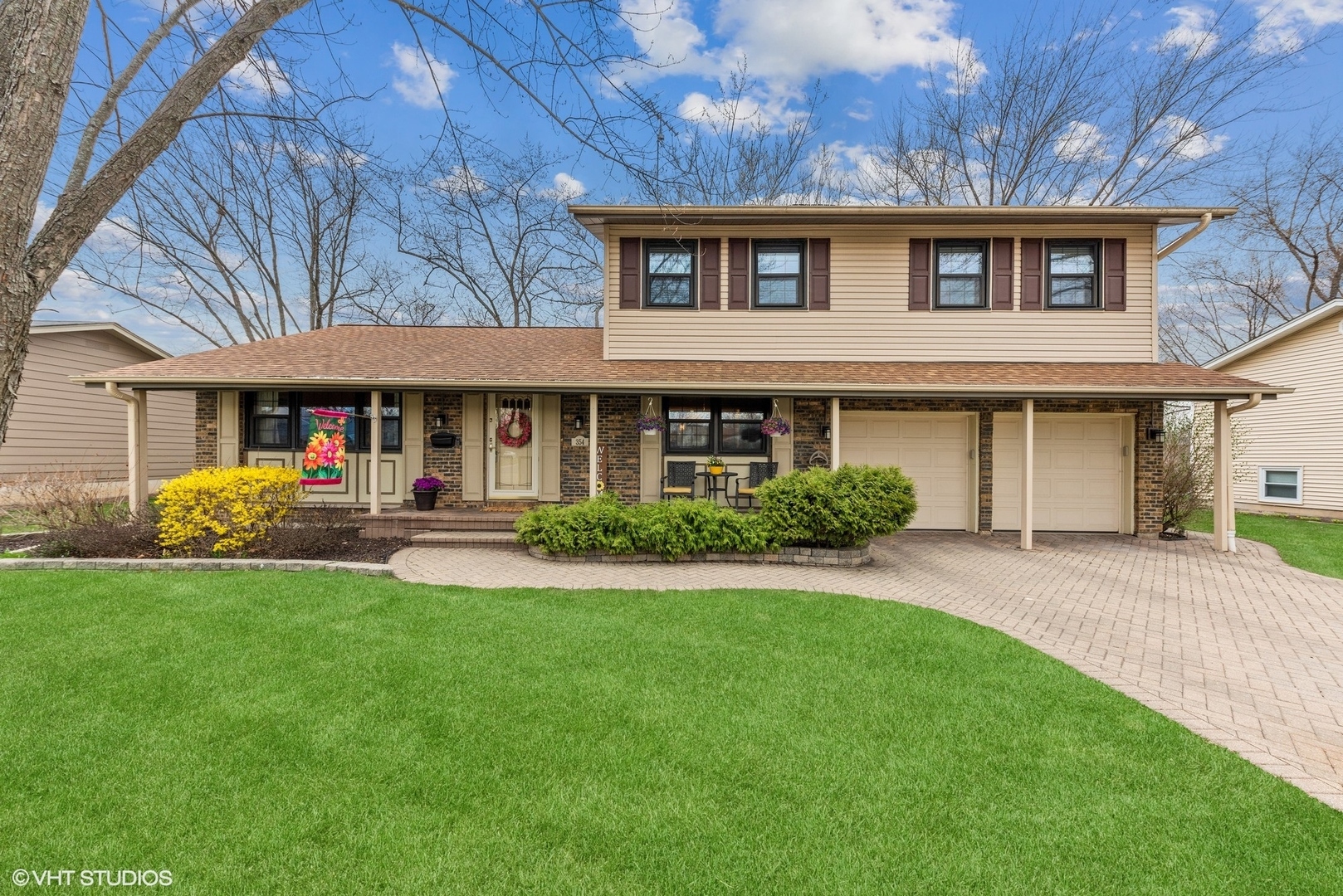 Property Photo:  354 N Winston Drive  IL 60074 