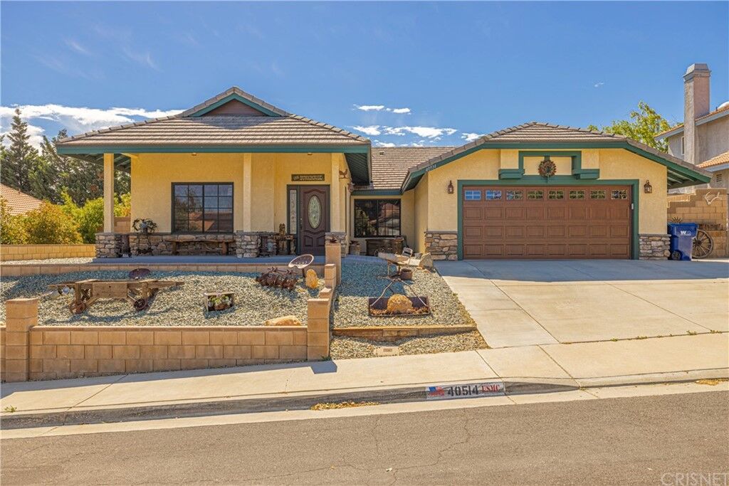 Property Photo:  40514 Pinnacle Way  CA 93551 