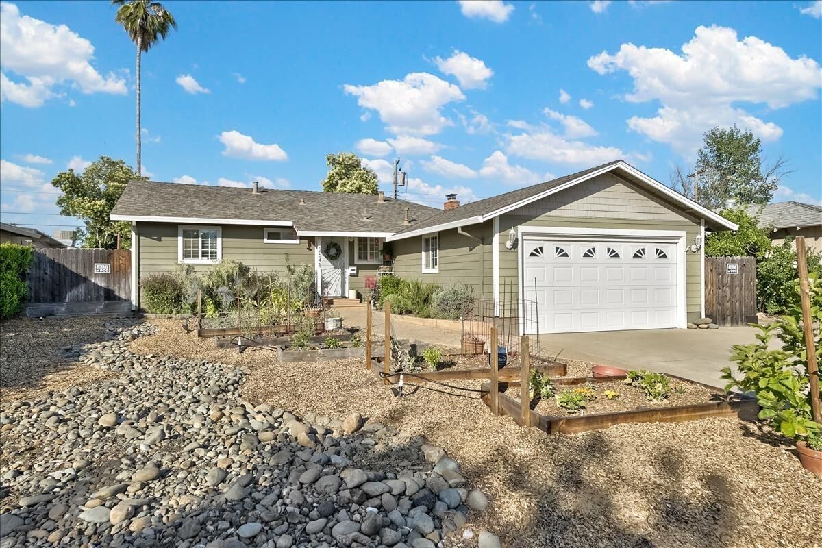 Property Photo:  2541 Augibi Way  CA 95670 