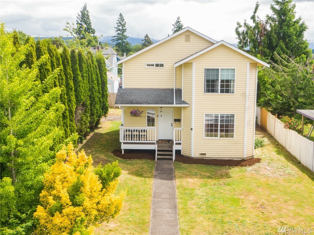 Property Photo:  2514 Cornwall Ave  WA 98225 