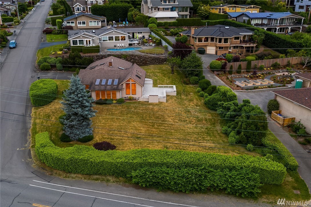Property Photo: 3726 N 38th St WA 98056