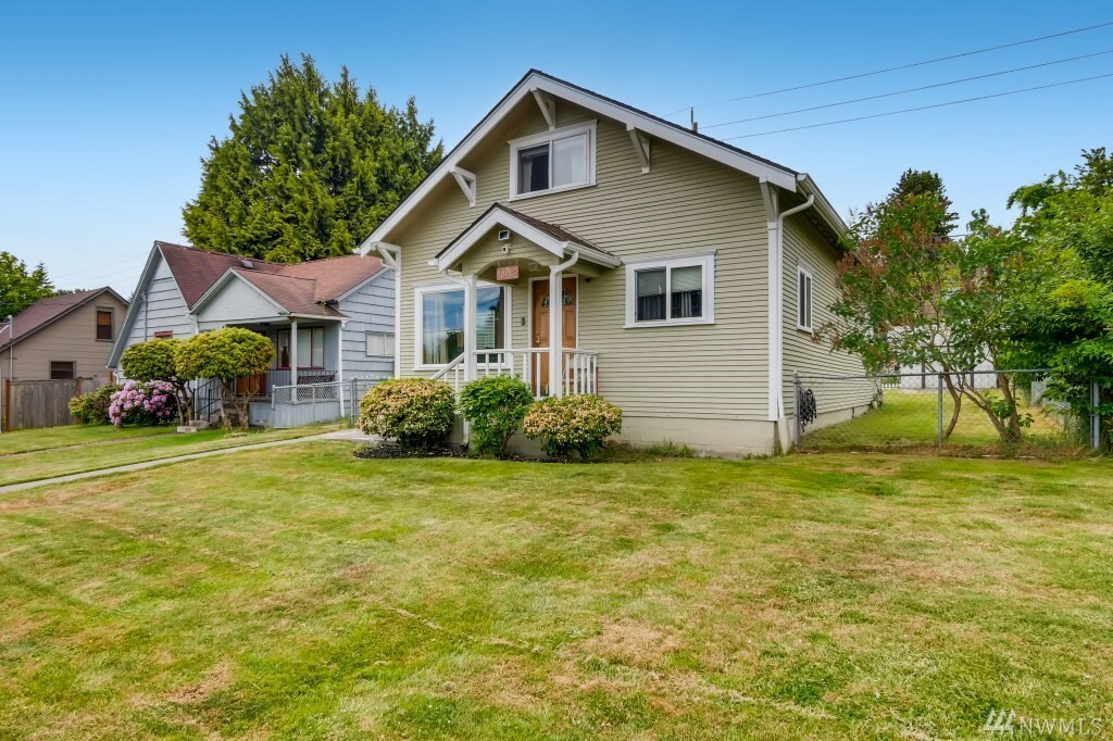 Property Photo:  4412 S 3rd Ave  WA 98203 