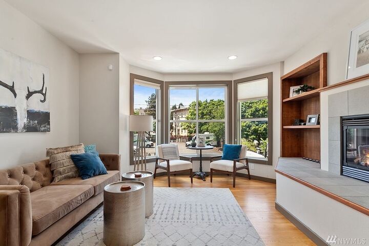 Property Photo:  1717 E Pine St  WA 98122 