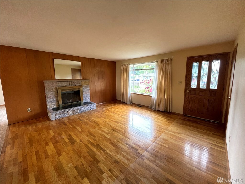 Property Photo:  4919 190th St SW  WA 98036 