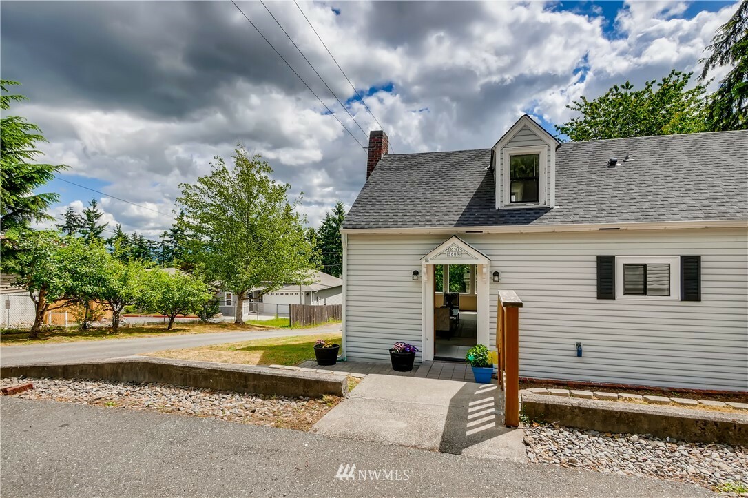 Property Photo: 5609 Broadway WA 98203